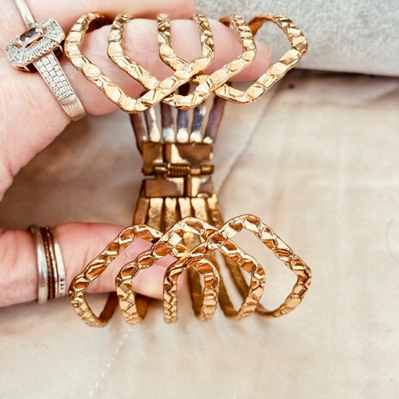 2/$20 Gold Tone Wide Bangle Bracelet w/Textured Design & Hinge Vintage - Picture 8 of 11